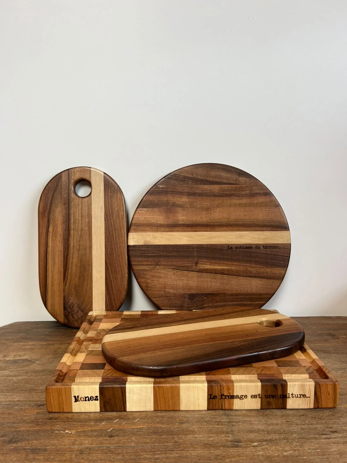 Planches et billot sur mesure personnalisés pour la Fromagerie Menez - Création Planc'h Artisanat